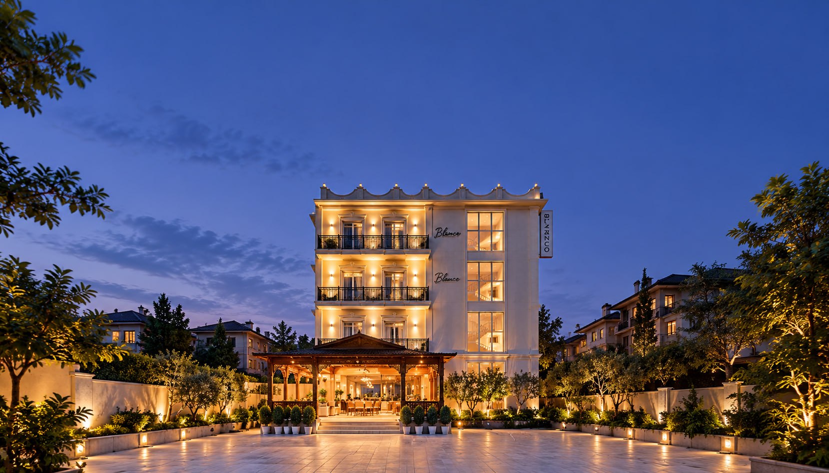 Blanco Hotel, Srinagar, at night
