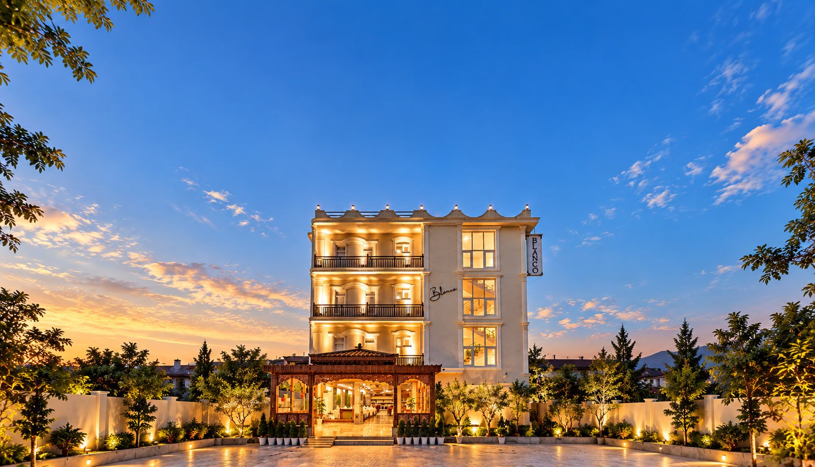 Blanco Hotel, Srinagar, at sunset