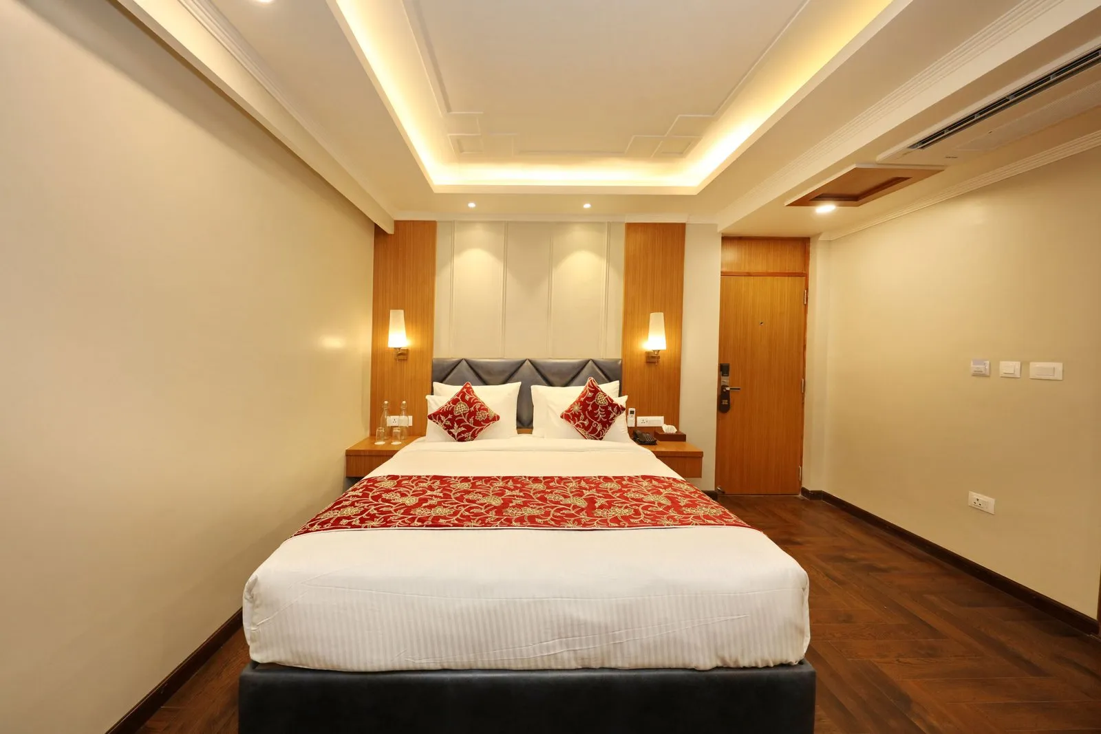 Deluxe Room — photo 2
